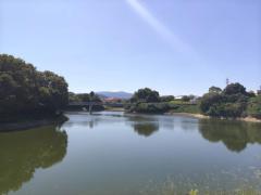 三兼池に映る秋空のイメージ画像