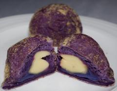 美味しいフィリピン『チーズ入り・ウベ(ube)クリーム パン』