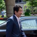 <strong>安倍首相</strong> 「天皇静養取りやめ」で慌て..