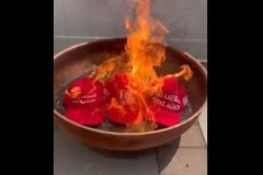トランプ支持者がエプスタイン事件で批判、「MAGA」の帽子を燃やす【動画】のイメージ画像