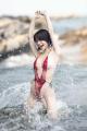 紅羽祐美、”刺激MAX”！ 水しぶきが舞う大胆露出にファン喘ぐ「すげ〜ギリギリ攻めてる」