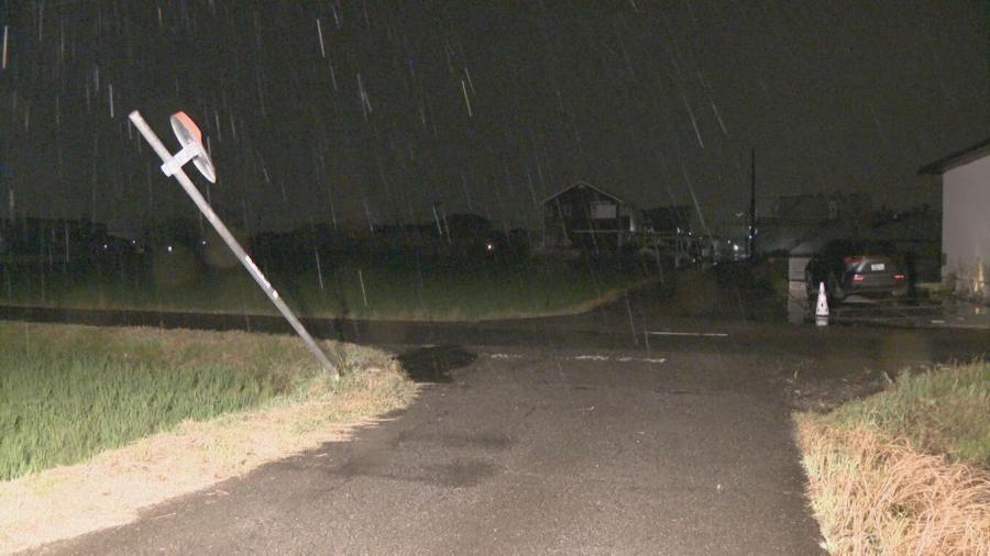 パトカーから逃げた乗用車が軽自動車と衝突 そのまま逃走 愛知・津島市