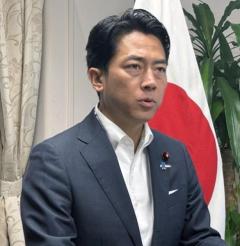 「壊滅的センス」小泉進次郎氏 インドネシア大統領への贈答品が波紋…野党から批判続出のなか浮上した“選定の背景”のイメージ画像