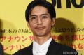 錦戸亮、舞台挨拶サプライズ登場 シー..