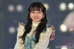 美容系YouTuber・nanakoななこ、美スタイル披露 ミニワンピ×ニーハイブーツのガーリーコーデ＜関西コレクション 2023 A／W＞