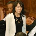 <strong>不倫完全否定も</strong> 今井絵理子が手にする..