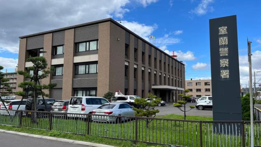 「神聖な女子トイレに入ってみたかった」女性客が不審な男に気づき、店舗関係者が取り押さえる…建造物侵入容疑で自称55歳の男を逮捕 北海道室蘭市の商業施設