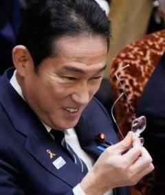 岸田首相、約1億5000万円稼いだのに「パーティーでなく勉強会」にネット怒り「勉強会でカネを集めるって詐欺じゃね？」のイメージ画像