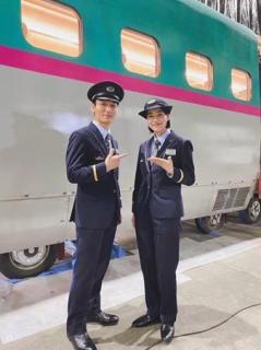 のん、草彅剛と制服ショット「ご一緒できて幸せでした」