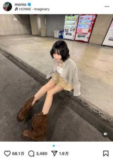 TWICE・モモ、太もも露わなミニスカコーデに大絶賛「かわいすぎ」「天使」