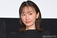 松本まりか、セーラー服からほっそり美脚輝く「奪い愛、真夏」オフショットに反響