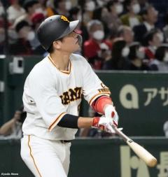 「こういうベテランがベンチにいるのは心強い」巨人・坂本勇人が代打で見せる勝負強さのイメージ画像