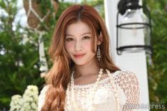 TWICEサナ、“超ミニ”ドレスから圧巻の脚線美披露「完璧スタイル」「息を呑む美しさ」と反響のイメージ画像