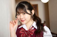 「今日好き」りんか、美脚際立つミニスカ姿 空港コーデに反響「脚長すぎ」「おしゃれ」