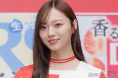 乃木坂46梅澤美波、美スタイル際立つノースリーブワンピ姿 新曲オフショットに「振り向き美人」「優勝」の声のイメージ画像