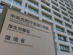 若者のＳＮＳ依存が深刻、１０～２０歳代の６％が「病的使用」疑い…うち３割が使い方巡り「家族に暴言や暴力」のイメージ画像