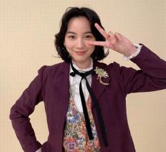 のん、主演映画「私にふさわしいホテル」ポスタービジュアル撮影時のオフショットに反響