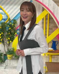 新山千春、10cmばっさりカットの新ヘア披露 絶賛の声続々