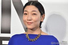 安藤サクラ、大胆スリットドレスから美脚チラリ「振り返ると目まぐるしかった」今年回顧＜GQ MEN OF THE YEAR 2023＞