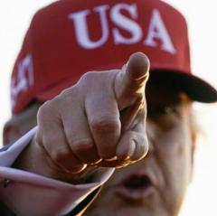 トランプ米大統領、国民への一時金給付を検討－関税による増収で