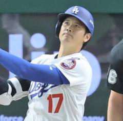大谷翔平、巨人戦で戸郷翔征から豪快2ラン！“メジャー本塁打王”の一振りにドーム騒然、3回にド軍3発で一挙5点のイメージ画像
