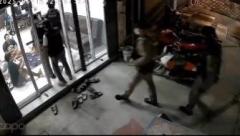 タイ警察、ボードゲームを楽しんでいた無実の人たちを家宅捜索