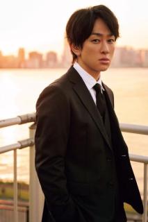 SUPER EIGHT横山裕、スーツ姿で“シゴデキ上司”熱演 ソロプロジェクト秘話・メンバーへの思い明かす