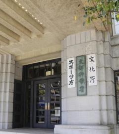 教員給与、段階的引き上げ 26年から、改正法成立のイメージ画像