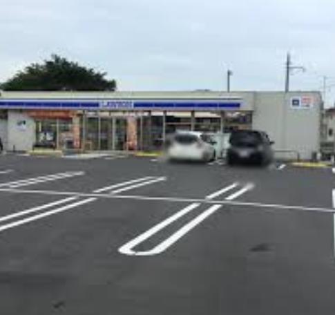 ローソン駐車場で車中泊？コンビニの新サービスの実力と課題を考える