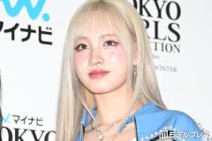 IVEリズ、ショーパン×ロングブーツで美脚輝く「脚長すぎる」「完璧スタイル」の声のイメージ画像