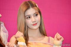 IZ*ONE出身クォン・ウンビ、圧巻スタイル際立つ水着姿に反響「人魚みたい」「脚長すぎ」背中のタトゥーにも注目集まる