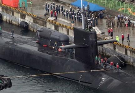 米原子力潜水艦「ミシガン」、釜山港へ入港 韓国