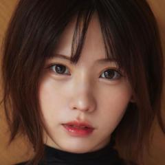 えなこ、セクシーなゴールドのビキニ姿を披露「お美しい…」「スタイルがとても良き」