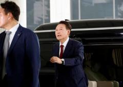 韓国特別検察官、尹前大統領の拘束令状請求 職権乱用容疑