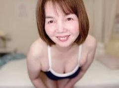 「絶対に見てはいけない動画」で話題、58歳“スクール水着おばちゃん”を直撃。夫に「お前は迷惑系か」と言われても挑戦を続ける理由