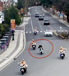 【事件】ダラット市で政府高官の車列にバイクが割り込みのイメージ画像