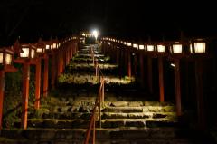 貴船神社 参道の灯篭のイメージ画像
