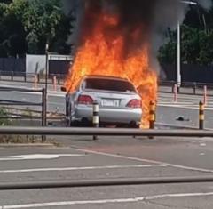 国道で車が炎上 直進の車と駐車場に入ろうとした右折の車が衝突 4人を搬送 北九州市のイメージ画像