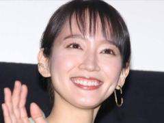 吉岡里帆、久々の“父娘”ショットに「親子感」 ファンはほっこり「いい笑顔ですね」「嬉しいです」