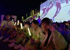 「涼しくてめっちゃ楽しい」ペンライトに花火 高校で「夜の運動会」熱中症・紫外線対策で実施 騒音苦情に音量下げる努力ものイメージ画像