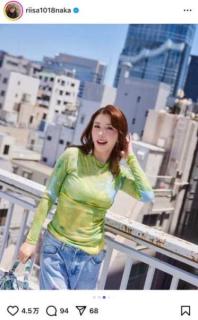 仲里依紗、タイダイ×グラフィックデニムで魅せる“平成ギャル”に「色気すごい」と絶賛の声