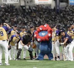 「サントリー ドリームマッチ」史上初の引き分けに、ミャクミャク始球式など大盛り上がり