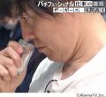 ザ・ギース尾関“謎の瓶の匂い嗅ぐ”..