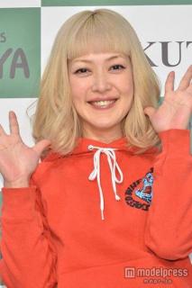松嶋尚美、イケメン長男顔出しの2ショット公開「大きくなってる」「スタイル抜群」と話題