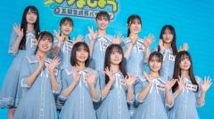 日向坂46 五期生の『ひななり』はすでに始まっていた！ 仕込まれた記者会見を嘲笑うかのようにゲリラ大喜利に挑む“世を忍ぶ仮の”鶴崎仁香