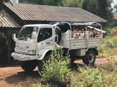 日野自動車の協力 山岳部の学校に送迎車 タイの日本総領事館