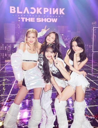 BLACKPINK、お揃いの迷彩柄パーカー姿がオシャカワ。ノリノリでダンスも披露
