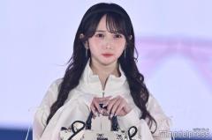 ≠ME谷崎早耶、ミニ丈純白ワンピで美脚スラリ 【GirlsAward 2025SS】