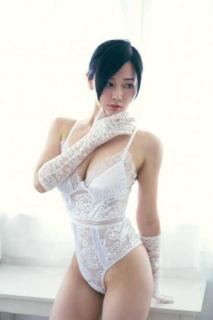 宮藤あどね、艶めく純白のハイレグランジェリー姿を公開「新章へ向かう極上美ボディ」のイメージ画像