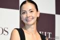 土屋アンナ、次男を顔出し 密着ショッ..